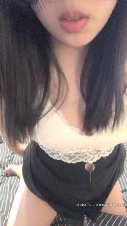 制服OL美乳网红【大叔给我一点酸奶喝啊】渴望精液 约炮粉丝大叔无套啪啪 连操两炮口爆吞精 高清源码录制 截图8