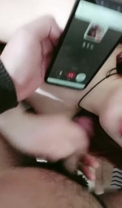 剧情演绎-趁大哥不在家给他戴绿帽子 在骚货大嫂和大哥通电话时与大嫂啪啪还内射她 截图3