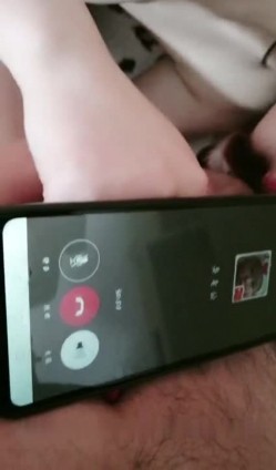 剧情演绎-趁大哥不在家给他戴绿帽子 在骚货大嫂和大哥通电话时与大嫂啪啪还内射她 截图6