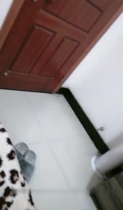 剧情演绎-趁大哥不在家给他戴绿帽子 在骚货大嫂和大哥通电话时与大嫂啪啪还内射她 截图8