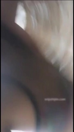 应屌丝网友要求风骚二嫂和八两哥驱车到荒郊采石场玩车震对白清晰 差点被一个老农发现 惊险 截图16