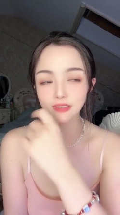 【女神 妙妙】 完美尤物正常播的时候给人一种明星贵妇的感觉，大秀的时候又让人眼前一亮好淫荡啊，超级反差 截图5