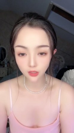 【女神 妙妙】 完美尤物正常播的时候给人一种明星贵妇的感觉，大秀的时候又让人眼前一亮好淫荡啊，超级反差 截图7