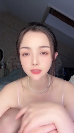 【女神 妙妙】 完美尤物正常播的时候给人一种明星贵妇的感觉，大秀的时候又让人眼前一亮好淫荡啊，超级反差 截图10