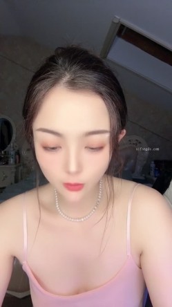 【女神 妙妙】 完美尤物正常播的时候给人一种明星贵妇的感觉，大秀的时候又让人眼前一亮好淫荡啊，超级反差 截图12