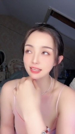 【女神 妙妙】 完美尤物正常播的时候给人一种明星贵妇的感觉，大秀的时候又让人眼前一亮好淫荡啊，超级反差 截图14
