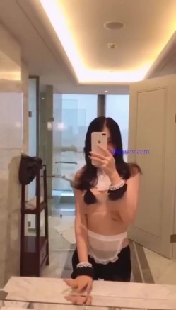 顶级女模私拍！颜值巅峰秀人网绝美人气女神【玥儿玥】福利私拍，露脸露点揉胸扣逼 截图7