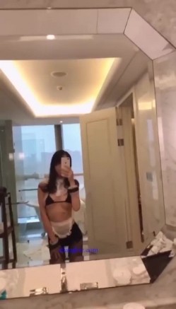 顶级女模私拍！颜值巅峰秀人网绝美人气女神【玥儿玥】福利私拍，露脸露点揉胸扣逼 截图13