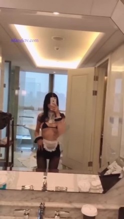 顶级女模私拍！颜值巅峰秀人网绝美人气女神【玥儿玥】福利私拍，露脸露点揉胸扣逼 截图14