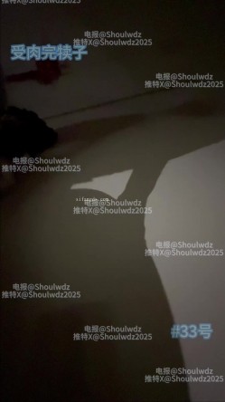 PUA大神【受肉完犊子】VIP福利，操控举牌，超多反差学生小母狗，紫薇裸舞，有露脸 截图15