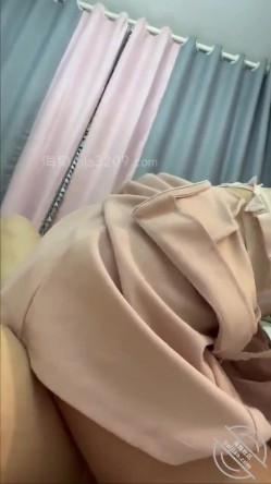 绿帽大神寝取NTR酒店开房 找朋友玩换妻 截图13