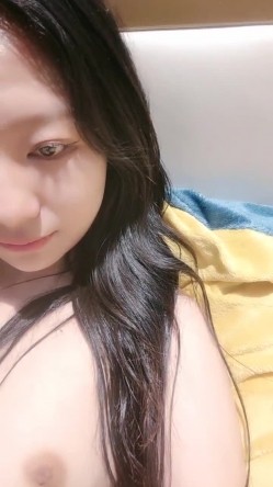 重磅！新人！顶级女神下海~【兼职车模】无套啪啪！爽晕了~新疆小热巴，美美美~后入画面真美 截图2