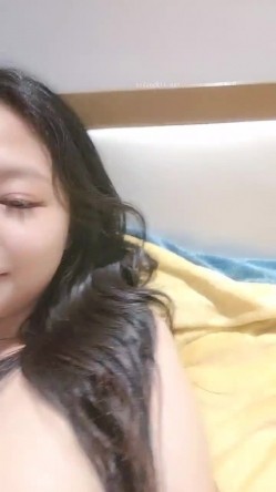 重磅！新人！顶级女神下海~【兼职车模】无套啪啪！爽晕了~新疆小热巴，美美美~后入画面真美 截图4