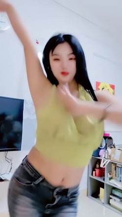 青春无敌，抖音风艺校美少女【杨晓花】定制福利，露脸露点，各种热门BGM裸舞 截图10