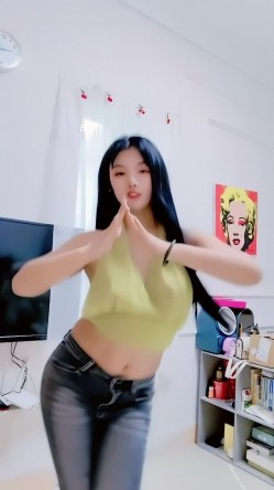 青春无敌，抖音风艺校美少女【杨晓花】定制福利，露脸露点，各种热门BGM裸舞 截图12