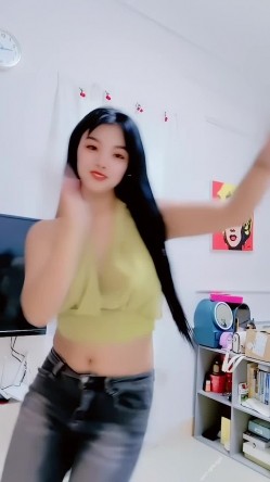 青春无敌，抖音风艺校美少女【杨晓花】定制福利，露脸露点，各种热门BGM裸舞 截图13