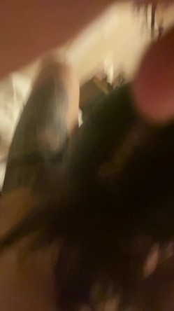 云盘高质露脸泄密，热恋小情侣日常露脸性爱自拍流出，SM车震花样多，年轻人会玩 截图1