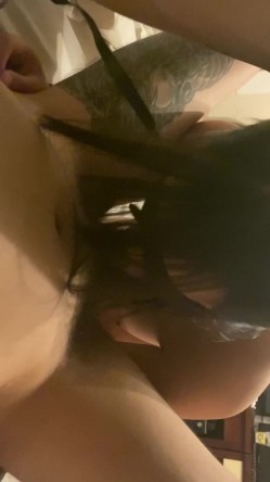云盘高质露脸泄密，热恋小情侣日常露脸性爱自拍流出，SM车震花样多，年轻人会玩 截图3
