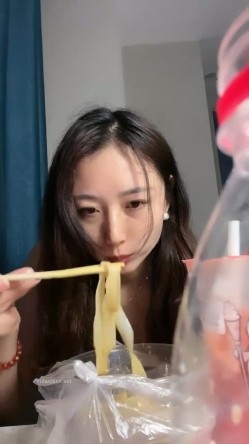 极品30岁小少妇~良家兼职，【终于尼】，全裸抠逼自慰 超爽，家中，真实刺激，骚气侧漏撩人尤物 截图6