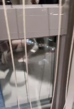 【原创小姨子的秘密】小姨子丁字裤短裙安慰吵架的姐夫红丝袜激战后口爆颜射 截图3