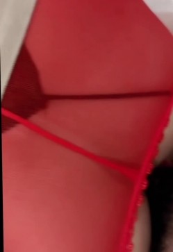 【原创小姨子的秘密】小姨子丁字裤短裙安慰吵架的姐夫红丝袜激战后口爆颜射 截图13