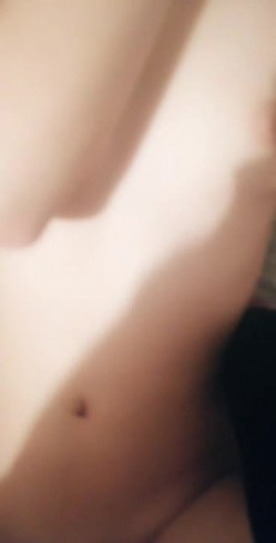 颜值不错身材苗条美女和男友双人啪啪秀 掰开逼逼自摸舔JJ上位骑乘抽插 很是诱惑不要错过 截图16