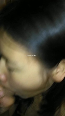 ️【贵在真实】，反差露脸骚女，换上情趣衣秒变小母狗，卖力吹箫，口爆一滴不剩全射嘴里 截图11