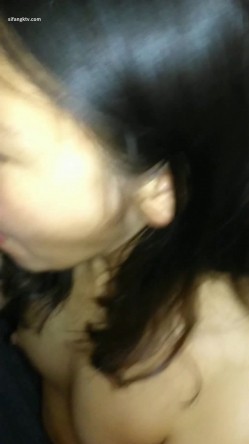 ️【贵在真实】，反差露脸骚女，换上情趣衣秒变小母狗，卖力吹箫，口爆一滴不剩全射嘴里 截图12