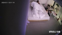 乐橙酒店稀有台偷拍 ️黄袄子年轻小美分开美腿让男友压在屁股狂操 截图3