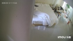 乐橙酒店稀有台偷拍 ️黄袄子年轻小美分开美腿让男友压在屁股狂操 截图15