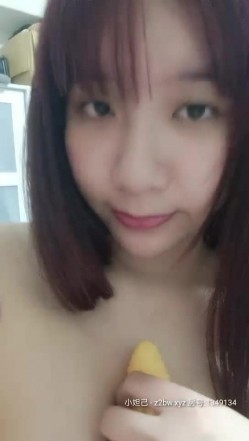 想成为第一AV女优台湾骚女吴梦萌玉米自慰，肉肉身材沙发上特写玉米抽插舔奶 截图5