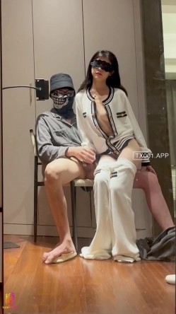 超顶大神小二先生MRTU调教【性奴】专场，对镜激情性爱，越羞耻越征服女人，超爽索取快感，公狗腰狂 截图4