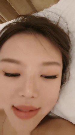 剧情演绎表哥干表妹，特写干净粉鲍鱼，小蝴蝶实在诱惑第一视角口交，无套操逼逼 截图11