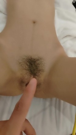 剧情演绎表哥干表妹，特写干净粉鲍鱼，小蝴蝶实在诱惑第一视角口交，无套操逼逼 截图12