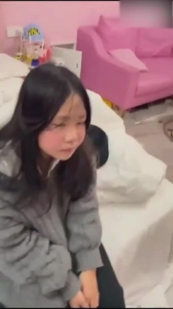 【校园霸凌强奸】江苏无锡王美成被霸凌后，又被强迫跟大叔做爱，被操到哭，一群畜生啊！ 截图4