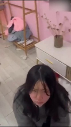 【校园霸凌强奸】江苏无锡王美成被霸凌后，又被强迫跟大叔做爱，被操到哭，一群畜生啊！ 截图5