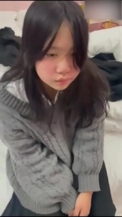 【校园霸凌强奸】江苏无锡王美成被霸凌后，又被强迫跟大叔做爱，被操到哭，一群畜生啊！ 截图10