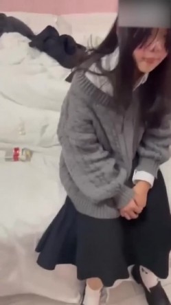【校园霸凌强奸】江苏无锡王美成被霸凌后，又被强迫跟大叔做爱，被操到哭，一群畜生啊！ 截图12