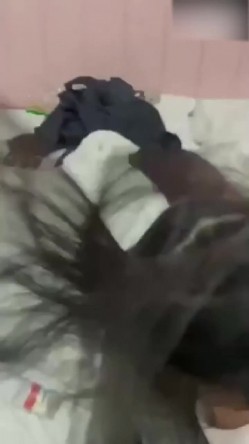 【校园霸凌强奸】江苏无锡王美成被霸凌后，又被强迫跟大叔做爱，被操到哭，一群畜生啊！ 截图15