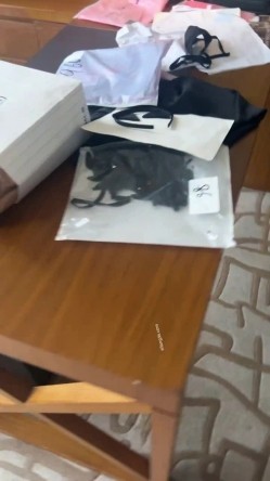 约炮大神，【阿曼达】，VIP付费福利，泄密多位极品妹子福利，麻将桌前操牌友，3P别人的老婆偷情 截图8