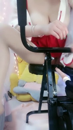 非常哇塞的大奶女神吃饱喝足开始陪狼友发骚，声音甜美大奶子诱人撩骚狼友听指挥，玩弄炮击抽插骚穴自慰阴蒂 截图10