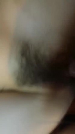长相甜美苗条面罩妹子夜晚驾车户外车震，后座振动棒抽插上位骑坐猛操， 截图4