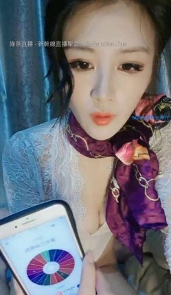 新下海的9分盛世美颜高级模特儿女神，能让颜控狗当场阵亡，不愧是车模出身，笔直的大长腿高挑的身材，罕见露逼 截图7