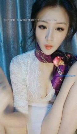 新下海的9分盛世美颜高级模特儿女神，能让颜控狗当场阵亡，不愧是车模出身，笔直的大长腿高挑的身材，罕见露逼 截图10