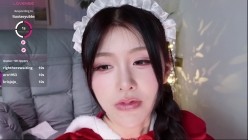 ️国民女神【Kiki-2025】圣诞装丝袜诱惑、口爆，潮喷、拉珠 边喷边搅 截图5