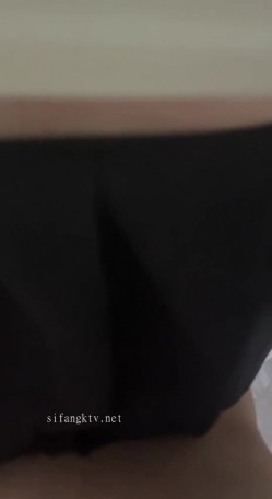 《百度云泄密》身材丰满的女同事和渣男老板之间的私密被曝光 截图7
