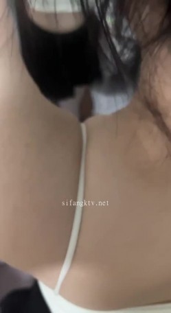 《百度云泄密》身材丰满的女同事和渣男老板之间的私密被曝光 截图9