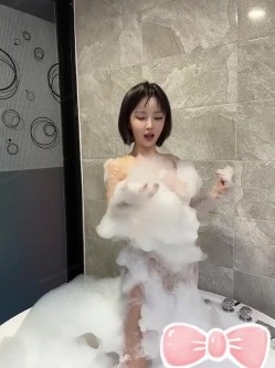 ️超颜值极品 ️明星颜值反差女神〖sunwall〗浴室洗澡被大鸡巴后入，清纯靓丽的外表操起来比谁都骚，顶级反差小骚货 截图2