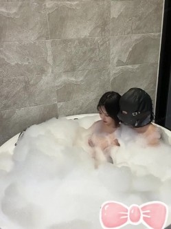 ️超颜值极品 ️明星颜值反差女神〖sunwall〗浴室洗澡被大鸡巴后入，清纯靓丽的外表操起来比谁都骚，顶级反差小骚货 截图5