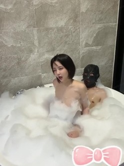 ️超颜值极品 ️明星颜值反差女神〖sunwall〗浴室洗澡被大鸡巴后入，清纯靓丽的外表操起来比谁都骚，顶级反差小骚货 截图11